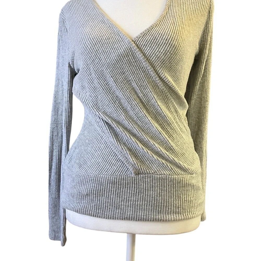 White House Black Market Women's Gray Ribbed Wrap Top XS Yoga Comfort
